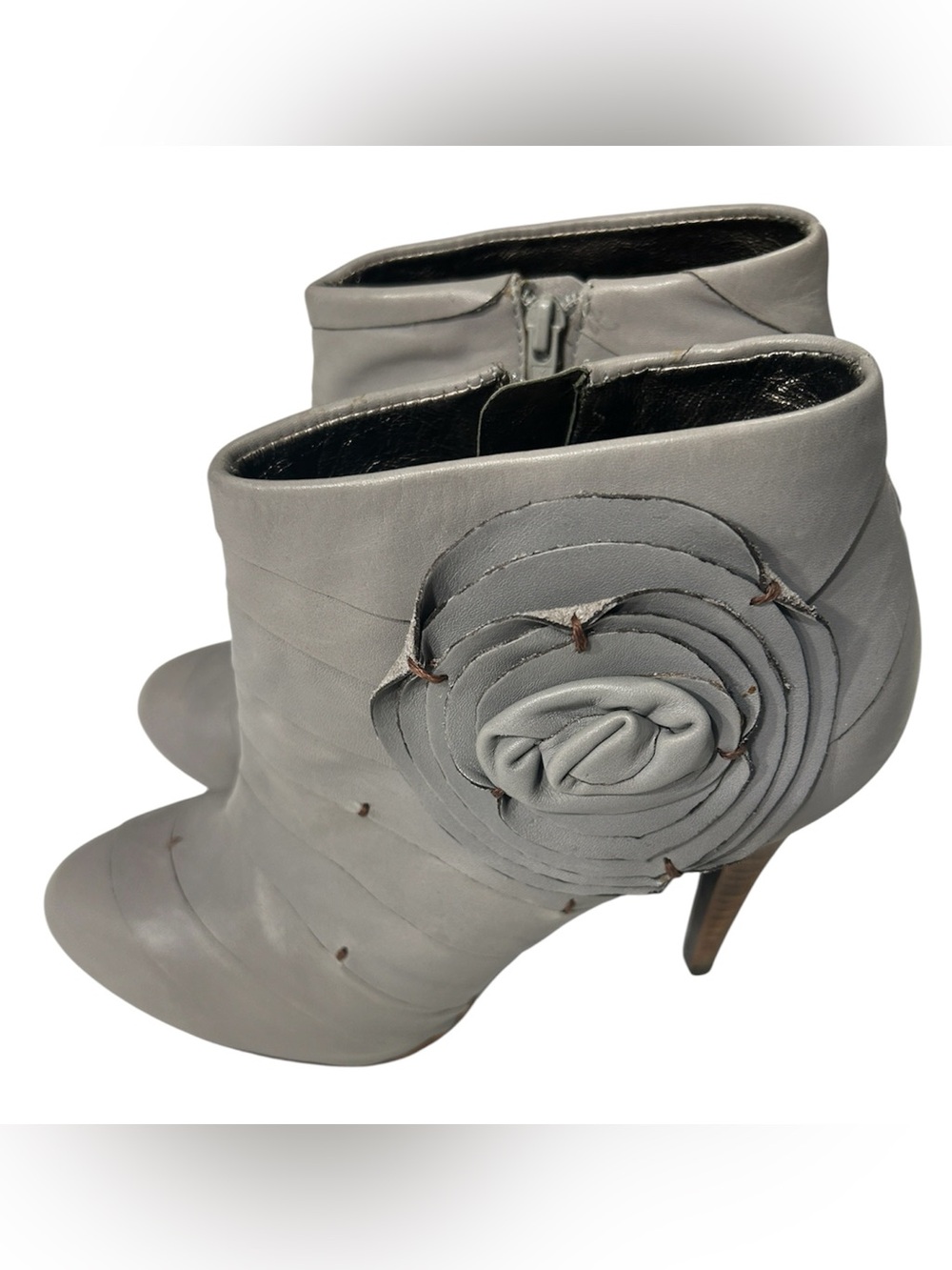 BCBG Maxazria Gray Leather Flower Booties Side Zip Stiletto Heels Size 7.5